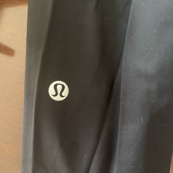 Black Lululemon leggings wonder train high-rise with pockets - Picture 3 of 5